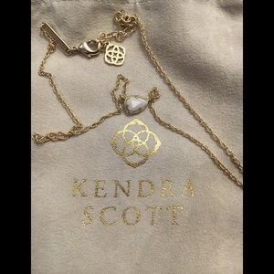 Kendra Scott necklace